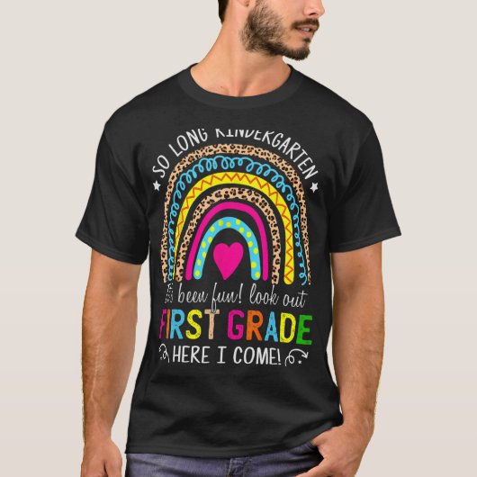長い幼稚園ここで1年生を見てC Tシャツ (正面)