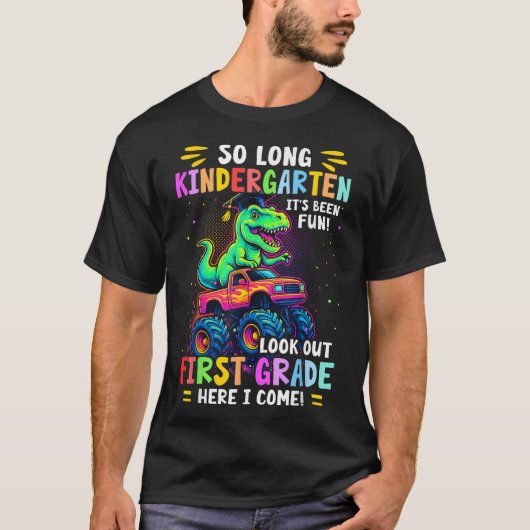 長い幼稚園の卒業モンスタートラックDino Tシャツ (正面)