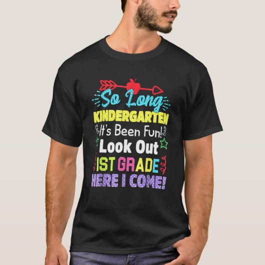 長い幼稚園の外を見て卒業こんにちは1年生 Tシャツ (正面)