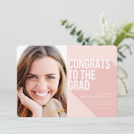 長い影のおめでとうのグレーの赤面ピンク 招待状 (スタンド正面)