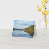 "長い池の秋反射" カード (黄色い花)