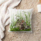 長い草のウサギそしてデイジーはクッションを置きます クッション (ブランケット)