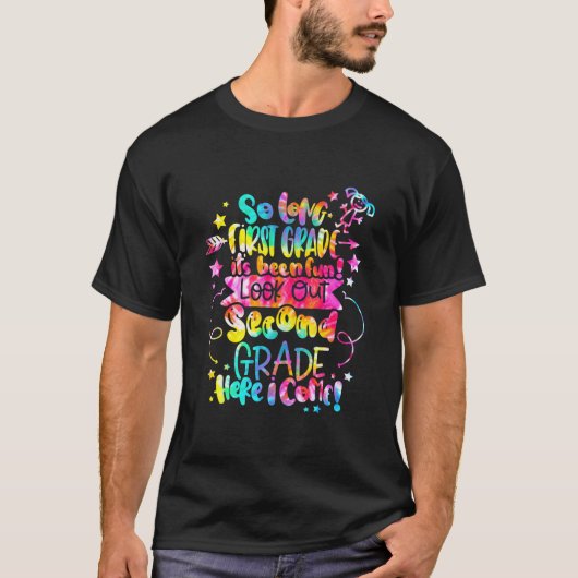 長い2年生はおもしろい3年生 Tシャツ (正面)