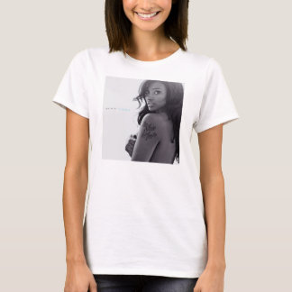 長いTシャツの肌 Tシャツ