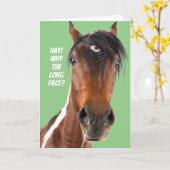 長おもしろいい顔の馬ではなく牧草地プライム誕生日 カード (黄色い花)