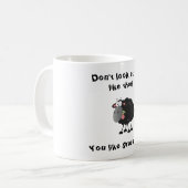 長失ったい羊:草食べの羊 コーヒーマグカップ (正面左)