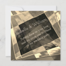 長方形が斜めに傾いて不規則な形で、ベージュとゴールド 招待状
