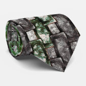 長方形のプレートを彫り込み、灰緑色に染色したもの ネクタイ (ロール)