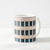 長方形のモダン建物の面 コーヒーマグカップ (正面右)