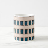長方形のモダン建物の面 コーヒーマグカップ (中央)