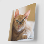 長椅子に横たわる子猫 スクエア壁時計 (傾斜)