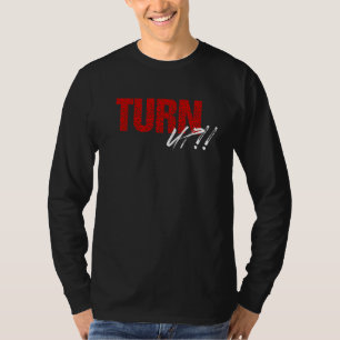 長袖のワイシャツの上で回して下さい(黒か赤) Tシャツ