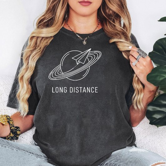 長距離ペーパー飛行機惑星デザイン Tシャツ