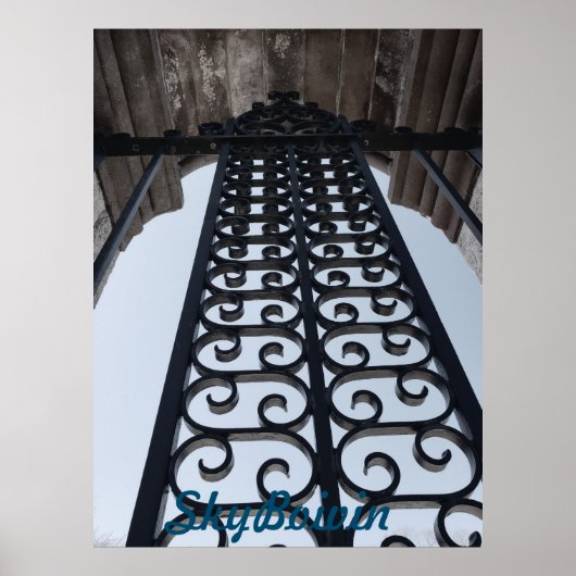 門の上に ポスター (正面)