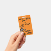 門を閉じておけ！ バッジ (手持ち)