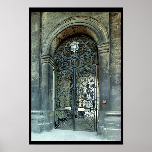 門、欄間パネルと転覆 ポスター (正面)