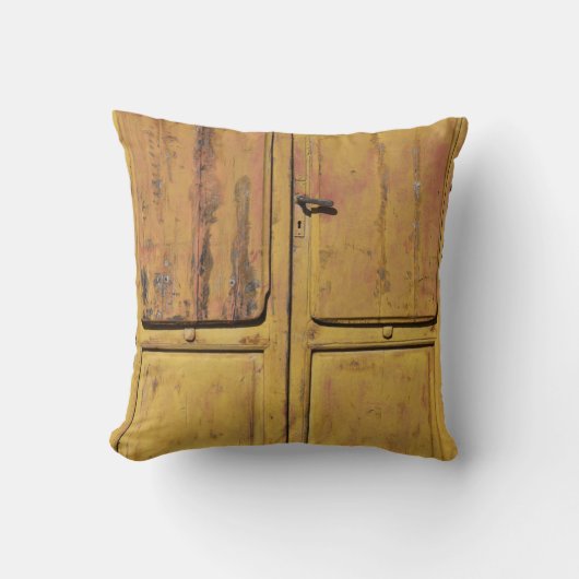 閉じた茶色の木製キャビネット クッション (正面)