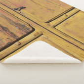 閉じた茶色の木製キャビネット シェルパブランケット (3/4)