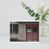 閉じた – 赤い古いドア ポストカード (スタンド正面)