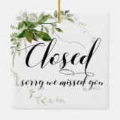 閉店した小売店舗の緑かわいらしのウィンドウを開く セラミックオーナメント (裏面)