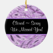 開いたブティックか閉鎖した印の~のオーナメント セラミックオーナメント (裏面)