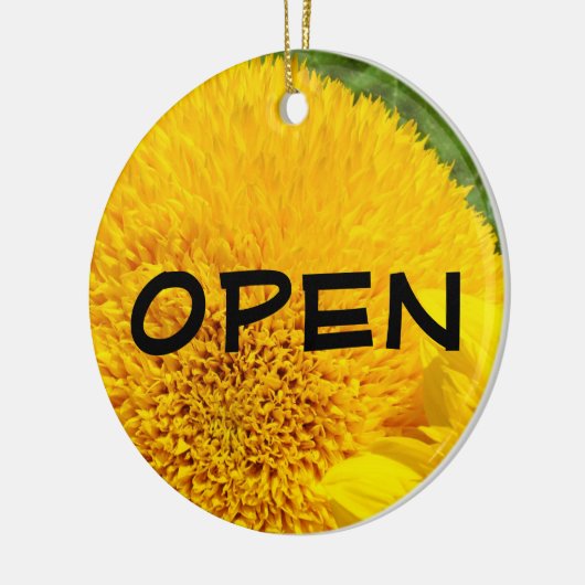 開いた印によって閉められている印のオーナメントの黄色のヒマワリ セラミックオーナメント (左)