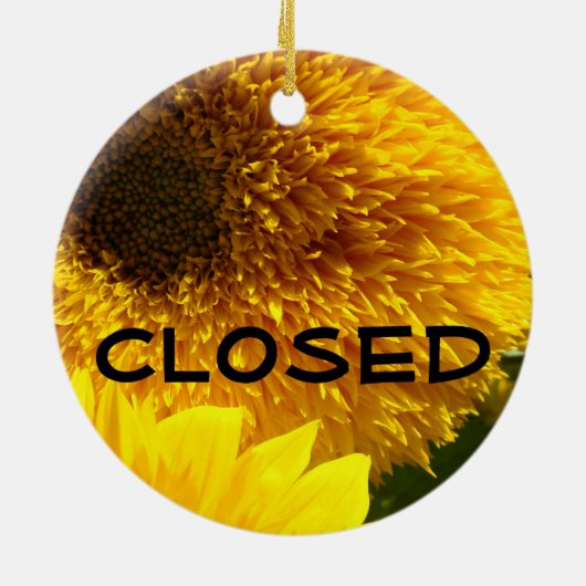 開いた印によって閉められている印のオーナメントの黄色のヒマワリ セラミックオーナメント (裏面)