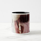 開いた口、クローズアップを持つ道化師のグレートデーン、 ツートーンマグカップ (中央)