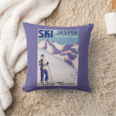 開いた斜面ポスターを提起している女性 クッション (ブランケット)