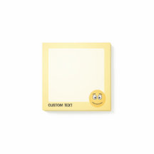 開いた目で微笑む顔