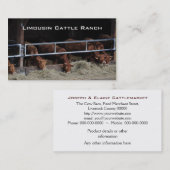 開いた納屋で食べ物を与えている牛 名刺 (正面/裏面)