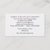 開いた納屋で食べ物を与えている牛 名刺 (裏面)