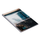 開いた青いルーバー窓 ノートブック (右側)