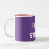 開始ストップしない、開始しなストップい ツートーンマグカップ (左)