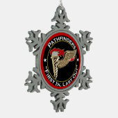 開拓者のモットー スノーフレークピューターオーナメント (左)