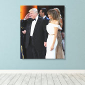 開業式のドナルド&メラニアトランプ キャンバスプリント (インサイチュ (ウッドフロア))