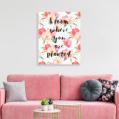 開花が植えられているピンクの水の色フローラ キャンバスプリント (インサイチュ (リビング))