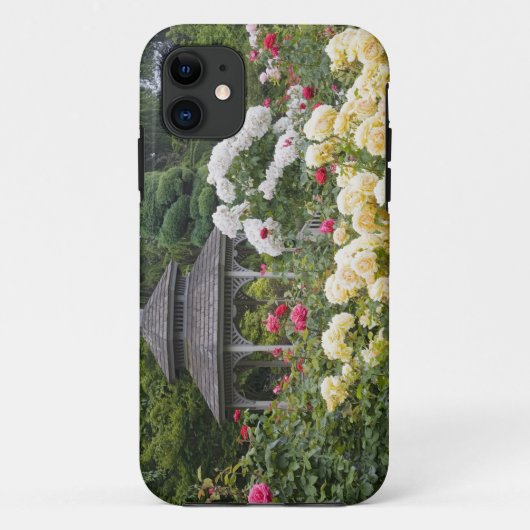 開花したバラとガゼボ ローズ ガーデン Case-Mate iPhoneケース (裏面)