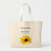 開花する黄色の多年草の花柄コットンビーチ ラージトートバッグ (正面)