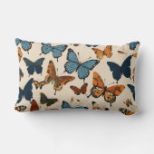 「開花と蝶：自然 – エレガンスインスパイアの ランバークッション (裏面)