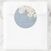 開花のボーイシャワーでほこりっぽい青い白いフローラベビー ラウンドシール (バッグ)