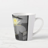 開花の枠を超える カフェラテマグ (右)