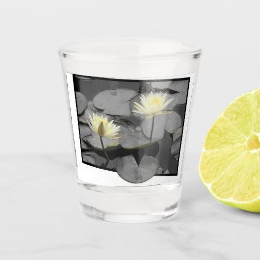 開花の枠を超える ショットグラス (正面)