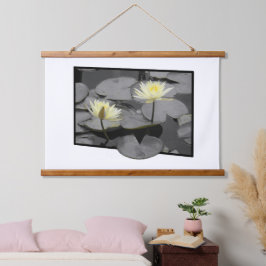 開花の枠を超える 吊り下げ型タペストリー