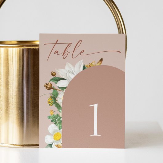 開花ヴィンテージ椿。淡い色のピンク結婚スクリプト テーブルナンバー