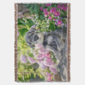 開花園の標準シュナウツァー子犬 –  スローブランケット (正面縦)