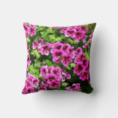 「開花鮮やか:青々としたブッシュのホットピンクのゲラニウム クッション (裏面)