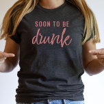 間おもしろいもなくバチェロレッテ飲Tシャツ Tシャツ<br><div class="desc">間おもしろいもなくバチェロレッテ飲Tシャツ。グルーシンプルプおもしろいのシ素晴らしャツが一致するバチェロレッテに衣服する文字。</div>