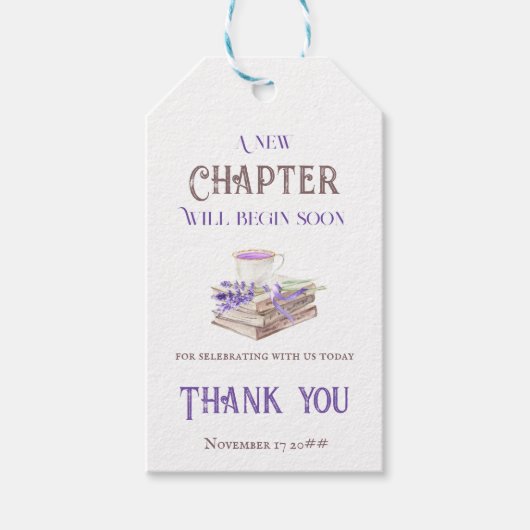 間もなく新しい章が始まります ラベンダー ブックス ベイビー シャワー ギフトタグ (正面)
