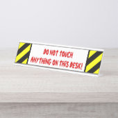 "間抜けこの机の何も触れないで下さい! " デスクネームプレート (正面)